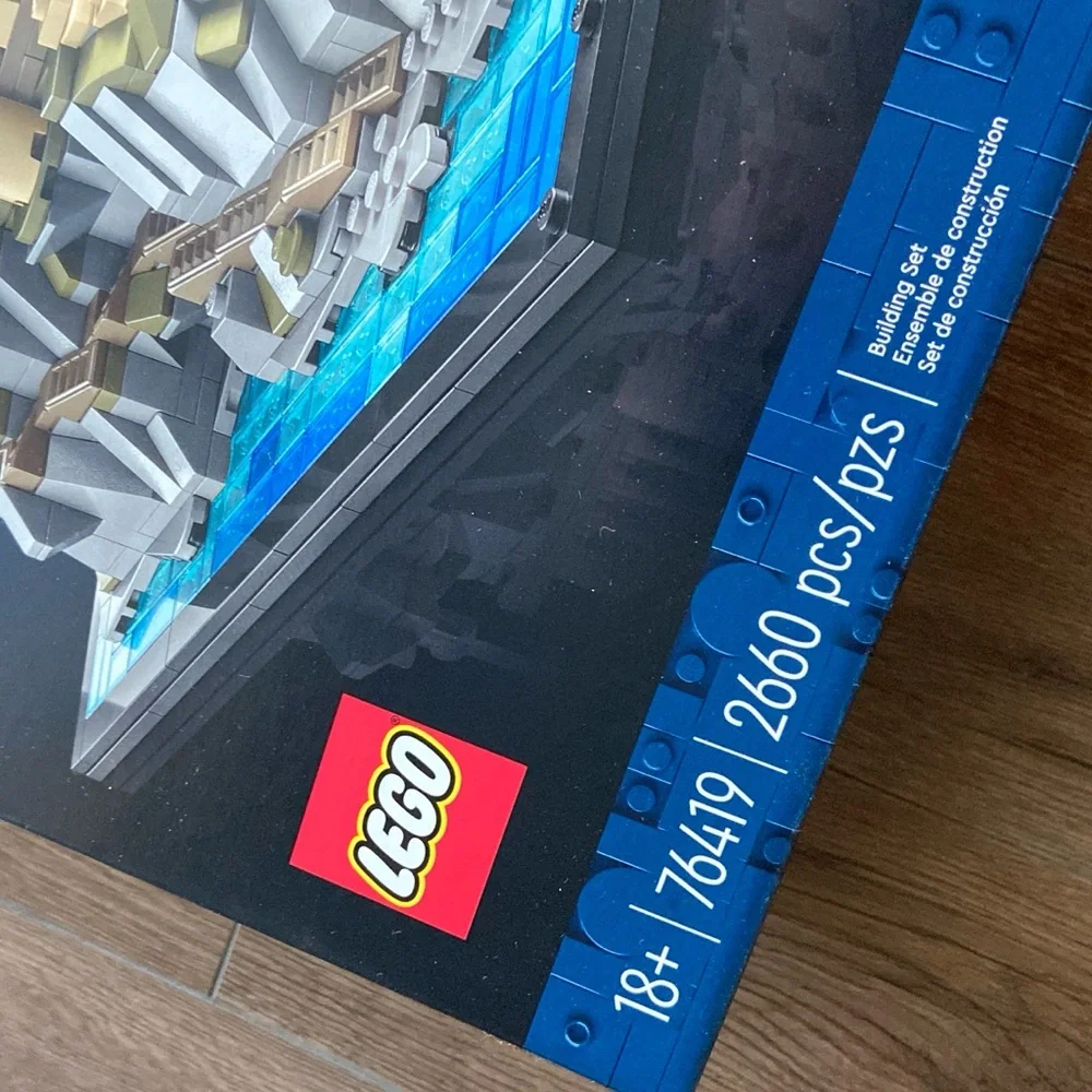 LEGO Harry Potter Hogwarts Castle and Grounds - Tan, Blue, Gray